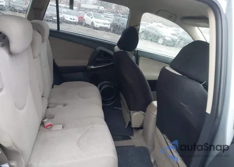 2006 Toyota Rav4 Limited z USA, uszkodzony, nr VIN JTMBD31V965002401